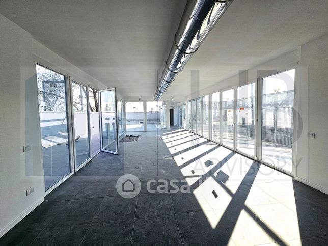 Ufficio in commerciale in Via Privata Oslavia