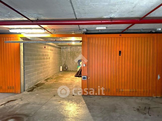Box/posto auto in residenziale in Via Giacomo Quarenghi 50