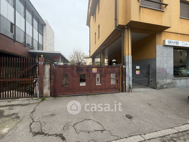 Box/posto auto in residenziale in Via Fratelli Rosselli 22