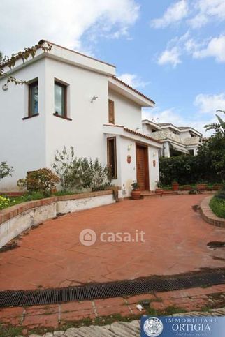 Villa in residenziale in 