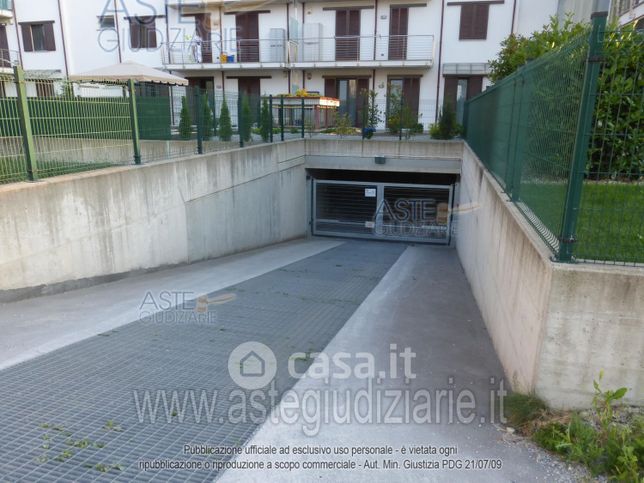 Box/posto auto in residenziale in Via Monforte