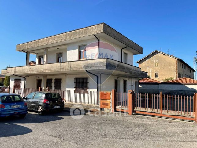 Ufficio in commerciale in Via Monte Rosa 28