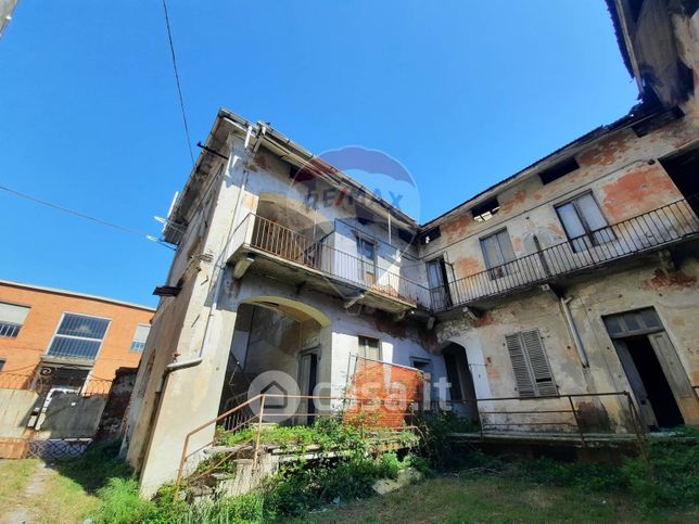 Rustico/casale in residenziale in Corso Giuseppe Garibaldi 11