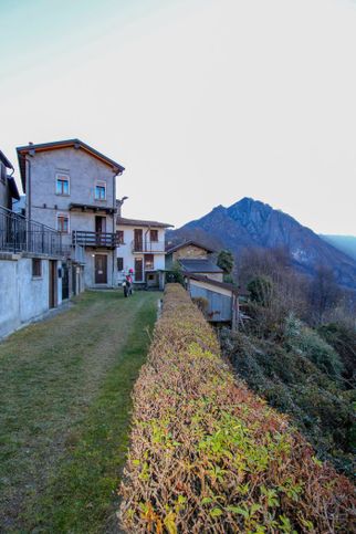 Casa indipendente in residenziale in Via Agli Ostani 4