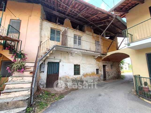 Casa bi/trifamiliare in residenziale in Frazione Gallenca 122