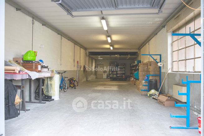 Capannone in commerciale in 