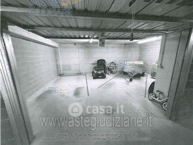Box/posto auto in residenziale in Via XXV Aprile