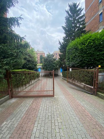 Box/posto auto in residenziale in Via Policarpo Petrocchi 44