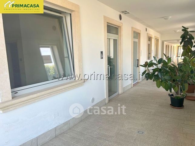 Ufficio in commerciale in Via Vago