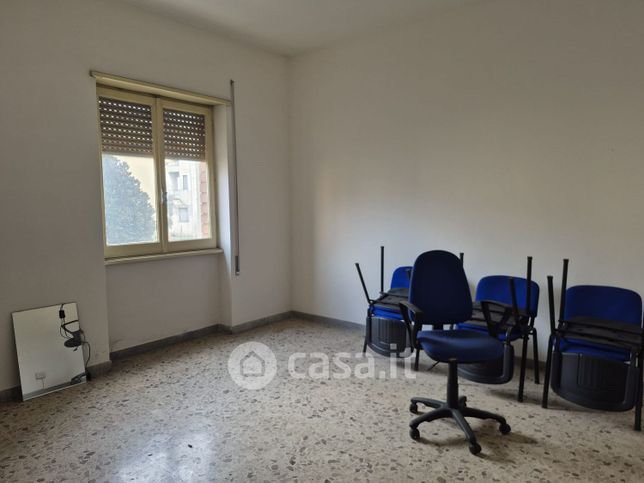 Ufficio in commerciale in Via Madonna della Neve