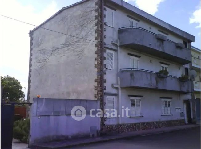 Box/posto auto in residenziale in Via Ippolito Nievo