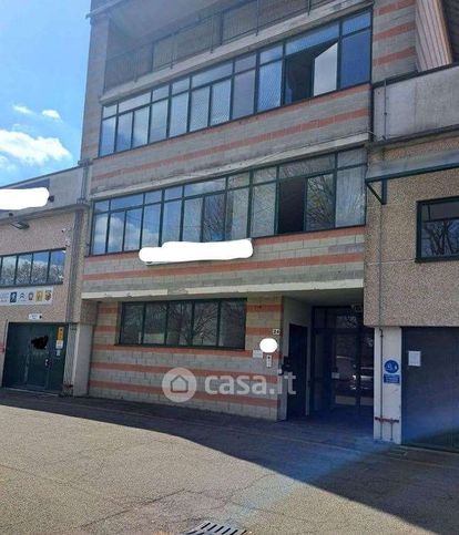 Ufficio in commerciale in Via Damiano Chiesa 24