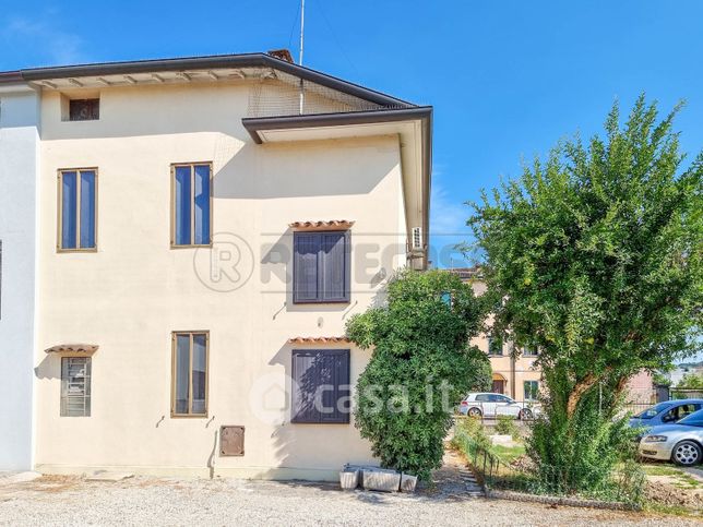 Casa bi/trifamiliare in residenziale in Via Olmo