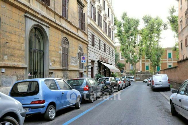 Appartamento in residenziale in Via Aleardo Aleardi 12