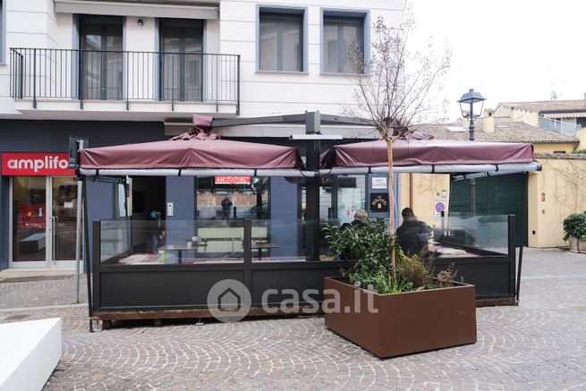Negozio/locale commerciale in commerciale in Via Eugenio Curiel 51