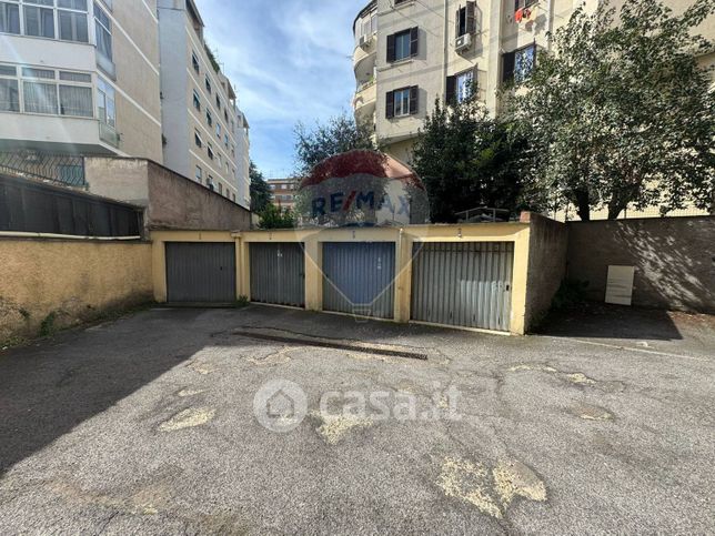 Garage/posto auto in residenziale in Via Tuscolana 928