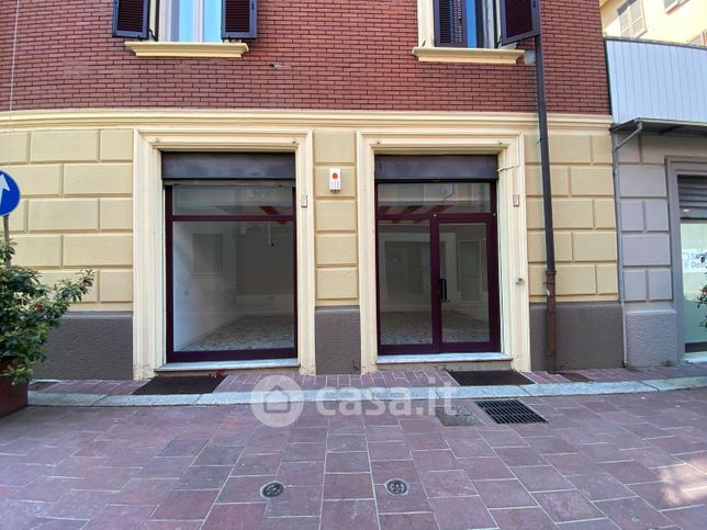Negozio/locale commerciale in commerciale in Via Giuseppe Mazzini 13 /A