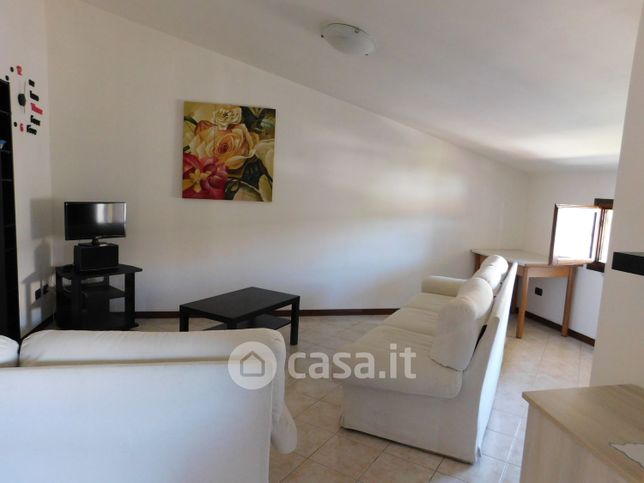 Attico/mansarda in residenziale in Via Matilde di Canossa 1
