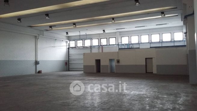 Capannone in commerciale in Via Caravaggio