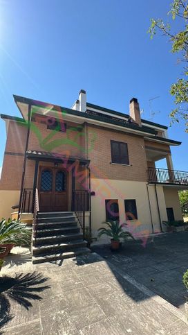 Attico/mansarda in residenziale in Via Camporotondo Etneo 9