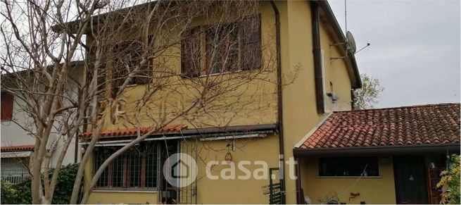 Villetta a schiera in residenziale in Via Ragazzi del '99