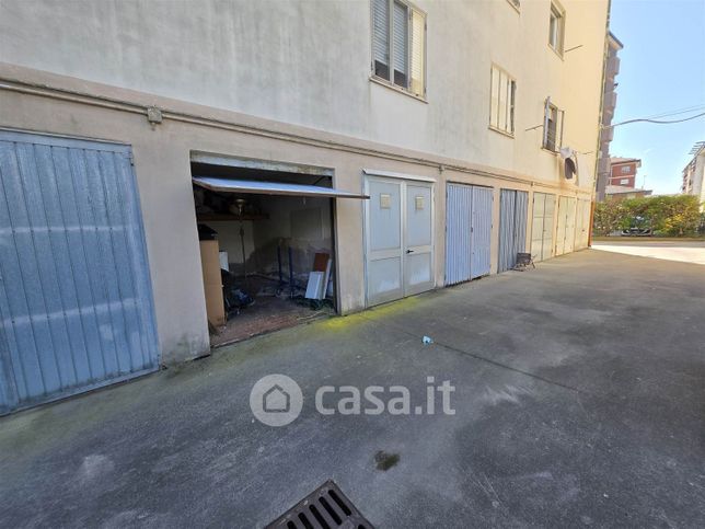 Box/posto auto in residenziale in Borgo San Giovanni