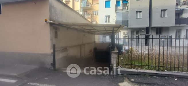 Box/posto auto in residenziale in Via Carlo Meroni 18