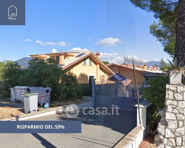 Appartamento in residenziale in Via Lago di Bracciano 82