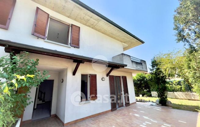 Villetta a schiera in residenziale in Via Cortezzano 7