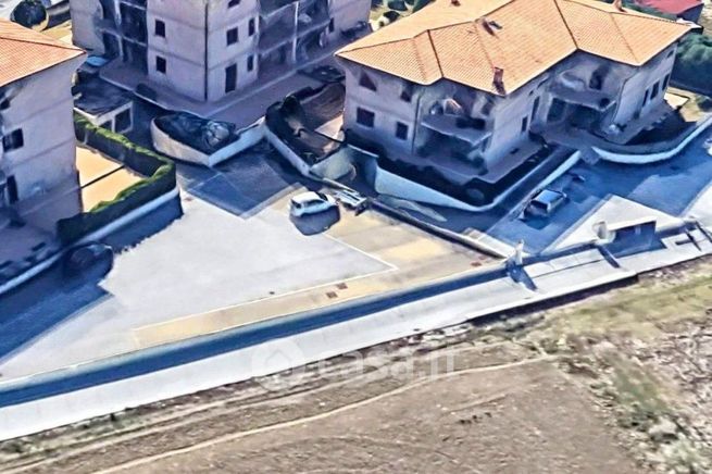 Box/posto auto in residenziale in Via Fratte 6701