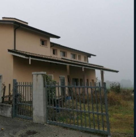 Capannone in commerciale in Strada Viazza di Beneceto