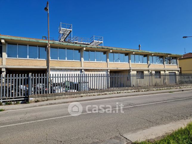 Capannone in commerciale in Viale Cristoforo Colombo 228 A