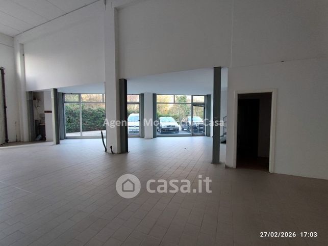 Capannone in commerciale in Via Sasso