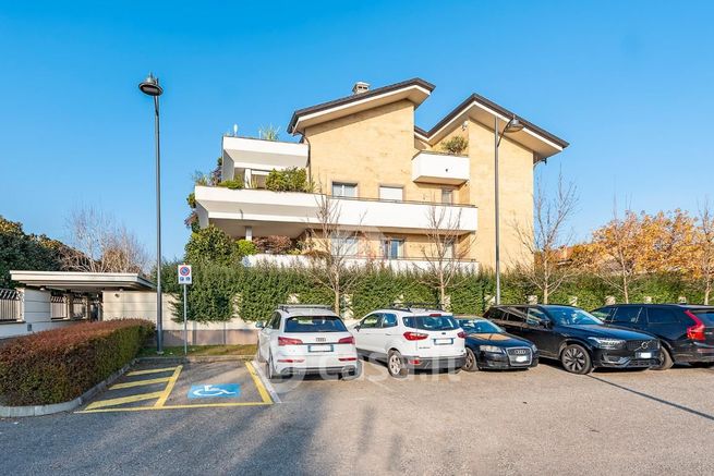 Appartamento in residenziale in Via Valera 10