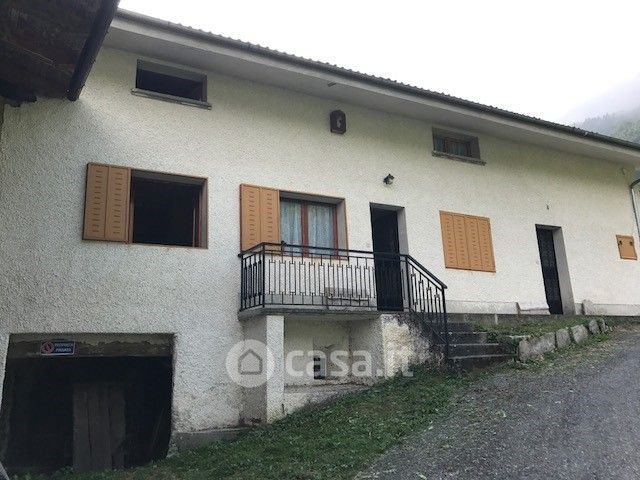 Casa bi/trifamiliare in residenziale in Borgata Cayre