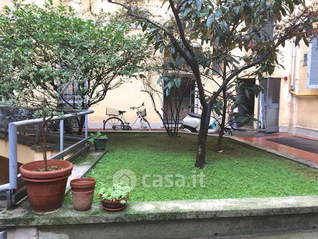 Box/posto auto in residenziale in Via Francesco Petrarca 7