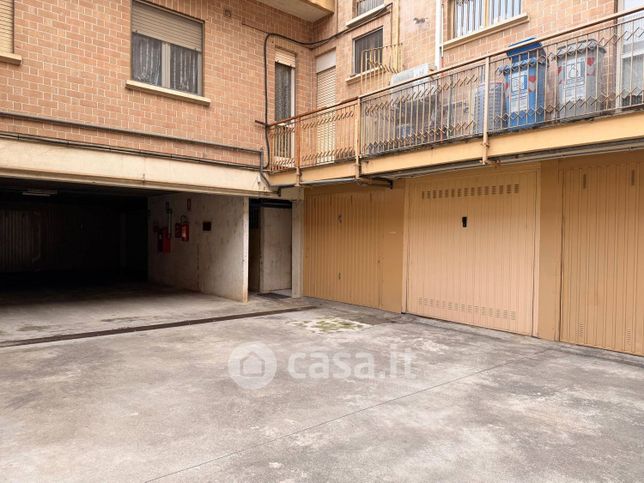 Box/posto auto in residenziale in Via Cottolengo 70