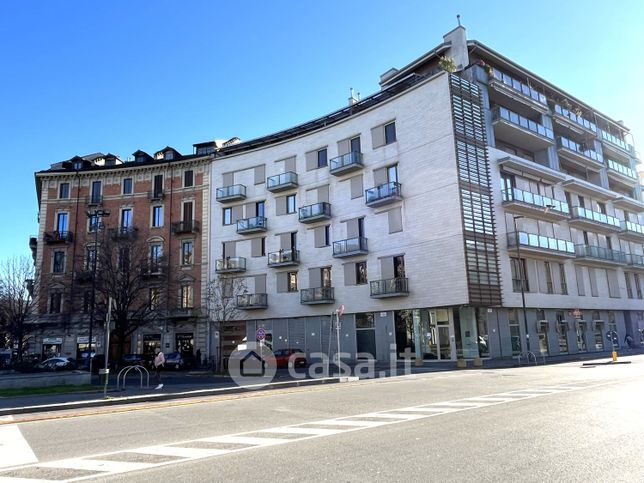 Garage/posto auto in residenziale in Via Giuseppe Giacosa 1