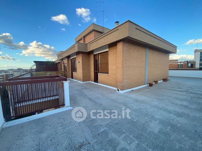Appartamento in residenziale in Viale Luigi Pinto 225