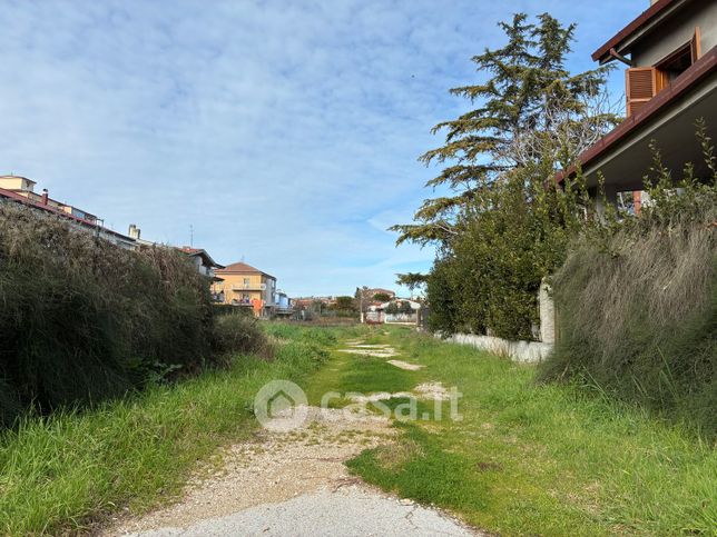 Capannone in commerciale in Via Sacco 70