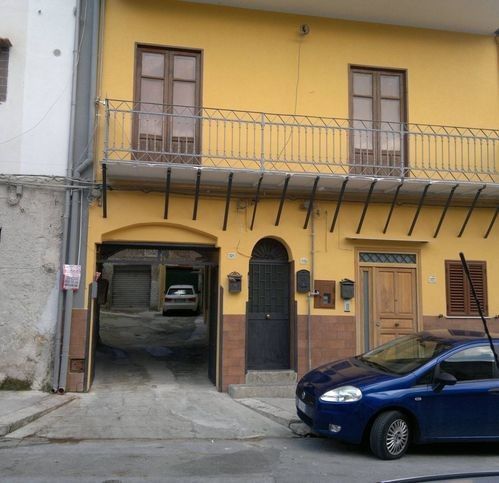 Attivitã /licenza (con o senza mura) in commerciale in Via Aurelio F. di Bella