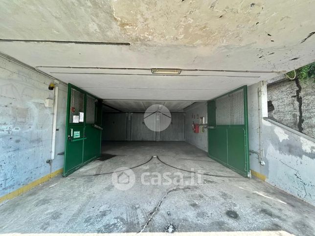 Box/posto auto in residenziale in Via Filippo Turati 15