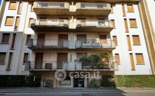 Ufficio in commerciale in Via Natale Morzenti