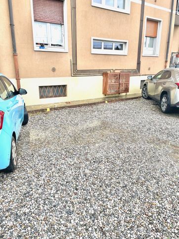 Box/posto auto in residenziale in Via G. Suardi 24