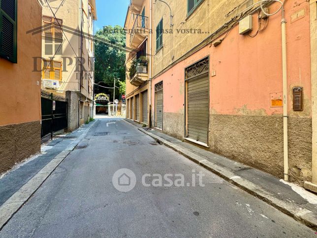 Box/posto auto in residenziale in Vico Carlo Sperone 1 A