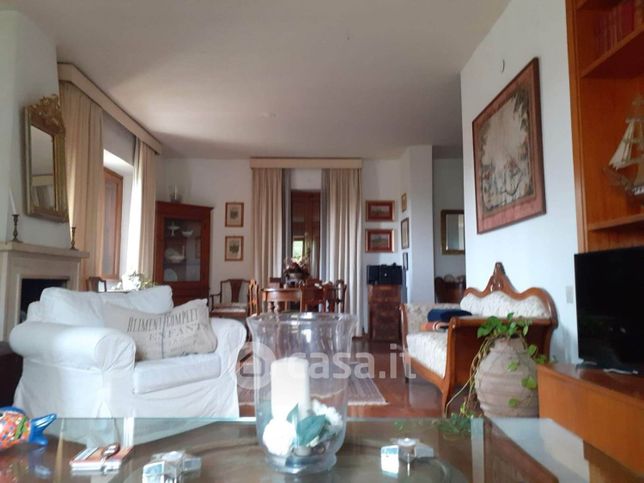 Villa in residenziale in Località Castel de Ceveri