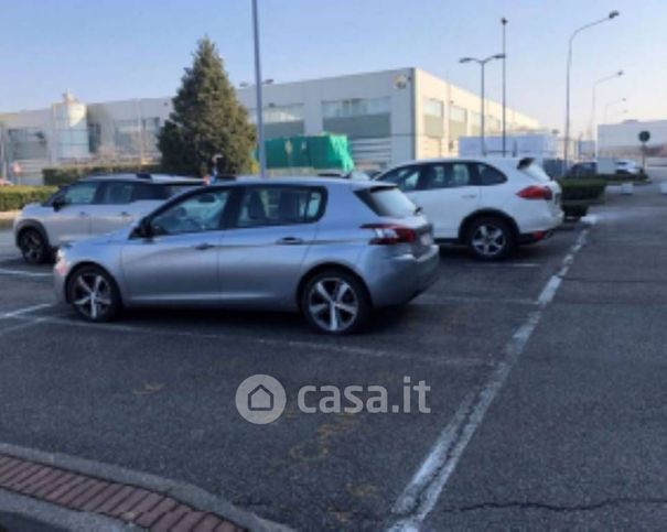 Garage/posto auto in residenziale in Via Lavoratori Autobianchi 1