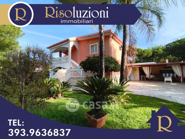 Casa bi/trifamiliare in residenziale in Via del Pino D'Aleppo