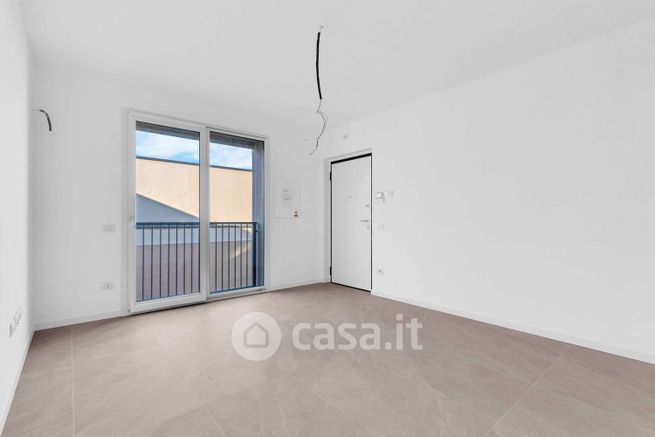 Appartamento in residenziale in Via Ermenegildo Cantoni 5