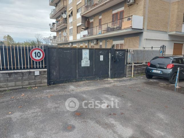 Box/posto auto in residenziale in Via Albona 7